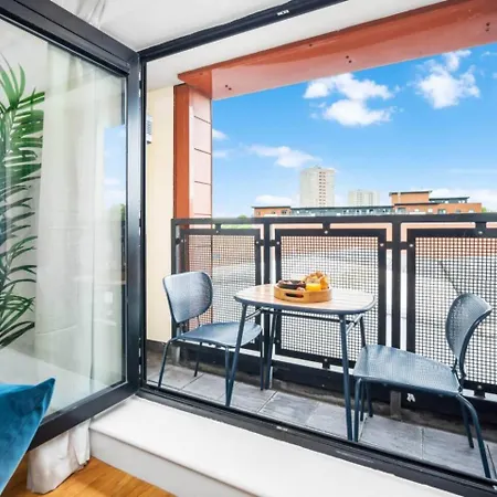 Luxe Centre - 2 Bedroom - Secure Parking - Balcony - Rated -11a Birmingham