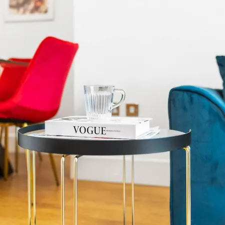 Apartamento Luxe Centre - 2 Bedroom - Secure Parking - Balcony - Rated -11a *