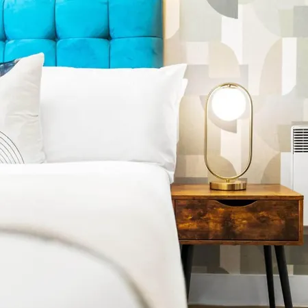 Apartamento Luxe Centre - 2 Bedroom - Secure Parking - Balcony - Rated -11a
