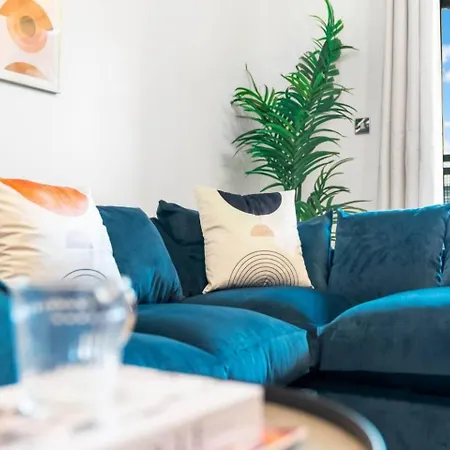 Luxe Centre - 2 Bedroom - Secure Parking - Balcony - Rated -11a Apartamento