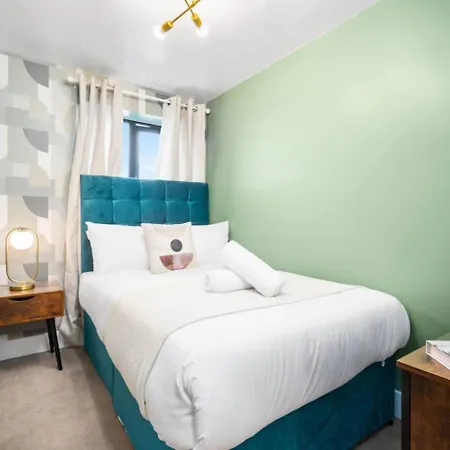 Luxe Centre - 2 Bedroom - Secure Parking - Balcony - Rated -11a Birmingham