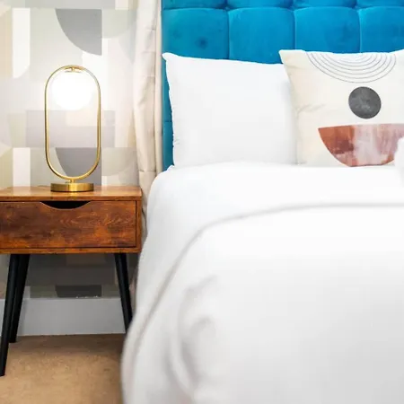 Luxe Centre - 2 Bedroom - Secure Parking - Balcony - Rated -11a * Birmingham