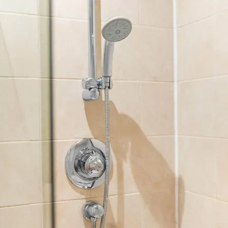 Apartmán Luxe Centre - 2 Bedroom - Secure Parking - Balcony - Rated -11a