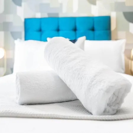 Luxe Centre - 2 Bedroom - Secure Parking - Balcony - Rated -11a Birmingham
