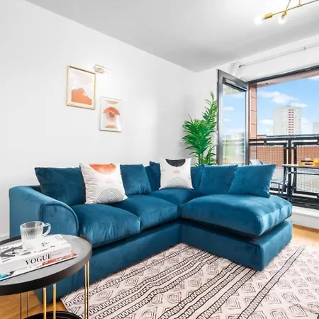 Apartamento Luxe Centre - 2 Bedroom - Secure Parking - Balcony - Rated -11a *