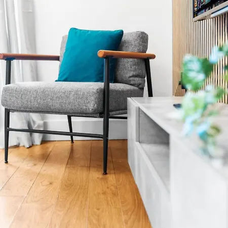 Luxe Centre - 2 Bedroom - Secure Parking - Balcony - Rated -11a Apartmán *