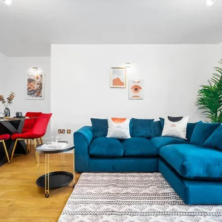 Luxe Centre - 2 Bedroom - Secure Parking - Balcony - Rated -11a Birmingam